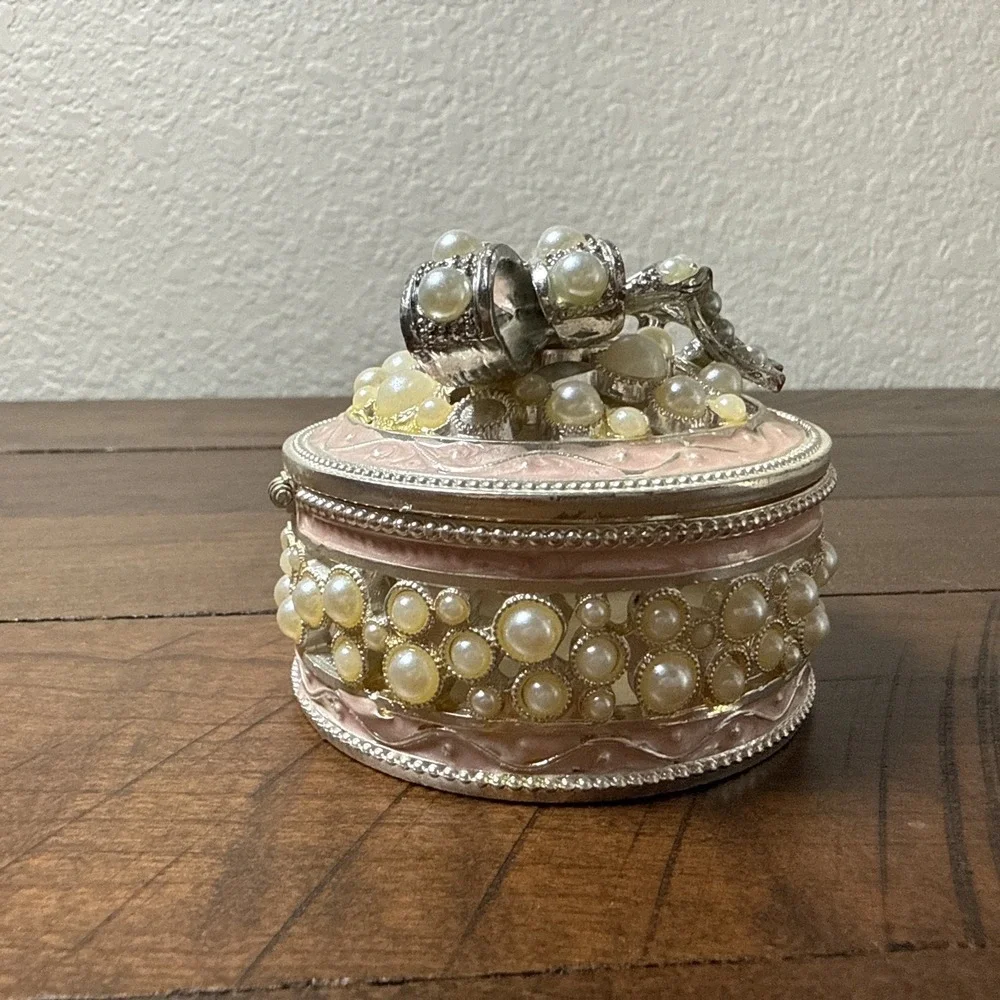 Vintage Pearl and Bow - Silver Pink Hinged Trinket Box - Magnetic Closure